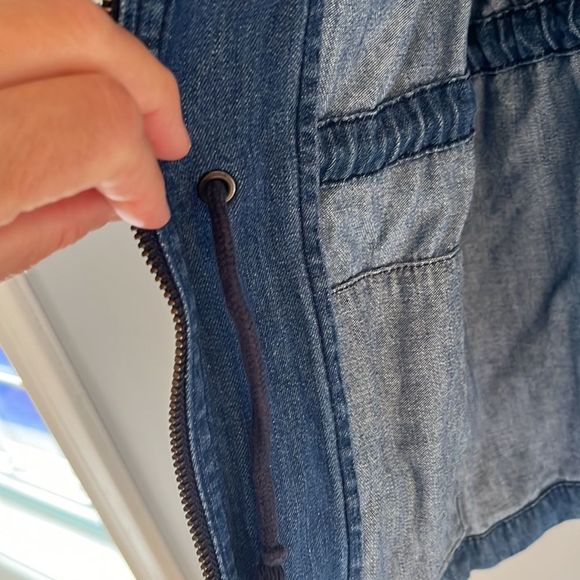 GAP- Denim jacket 💙 size Small - Picture 5 of 8